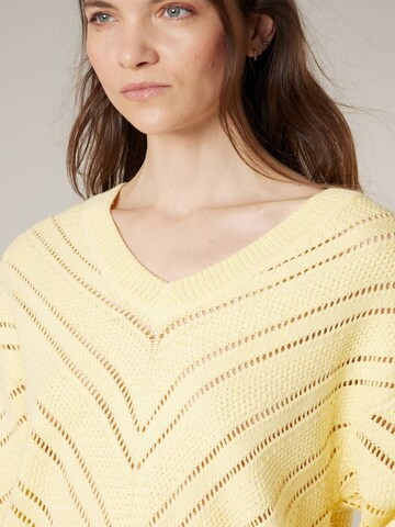 Pull-over 'Simako' Deeluxe en jaune