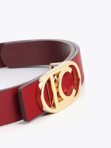 Lola Casademunt Riem in Rood