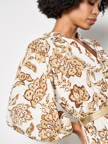 Robe ' ' Apricot en beige