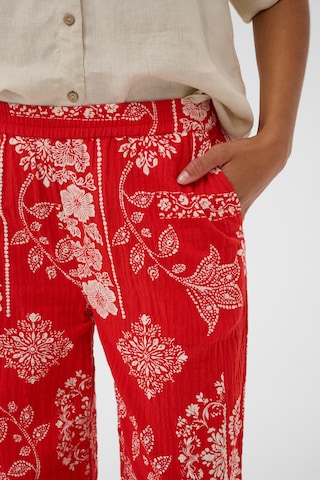 Cream Slim fit Trousers 'Gianna' in Red