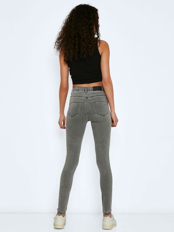 Noisy may Skinny Jeans 'Callie' in Grau