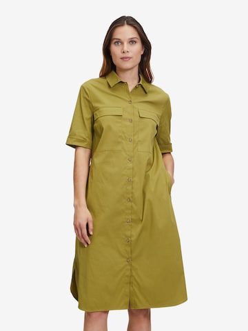 Abito camicia di Vera Mont in verde: frontale