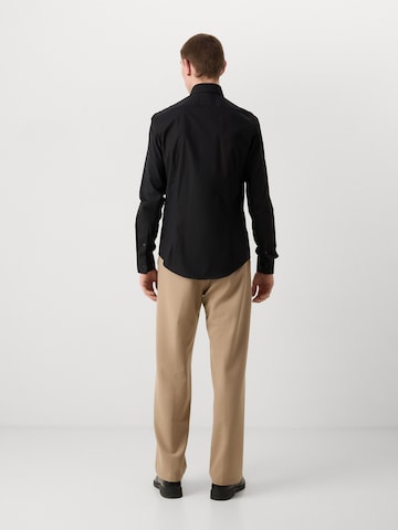 Calvin Klein Regular Fit Paita 'Essential' värissä musta