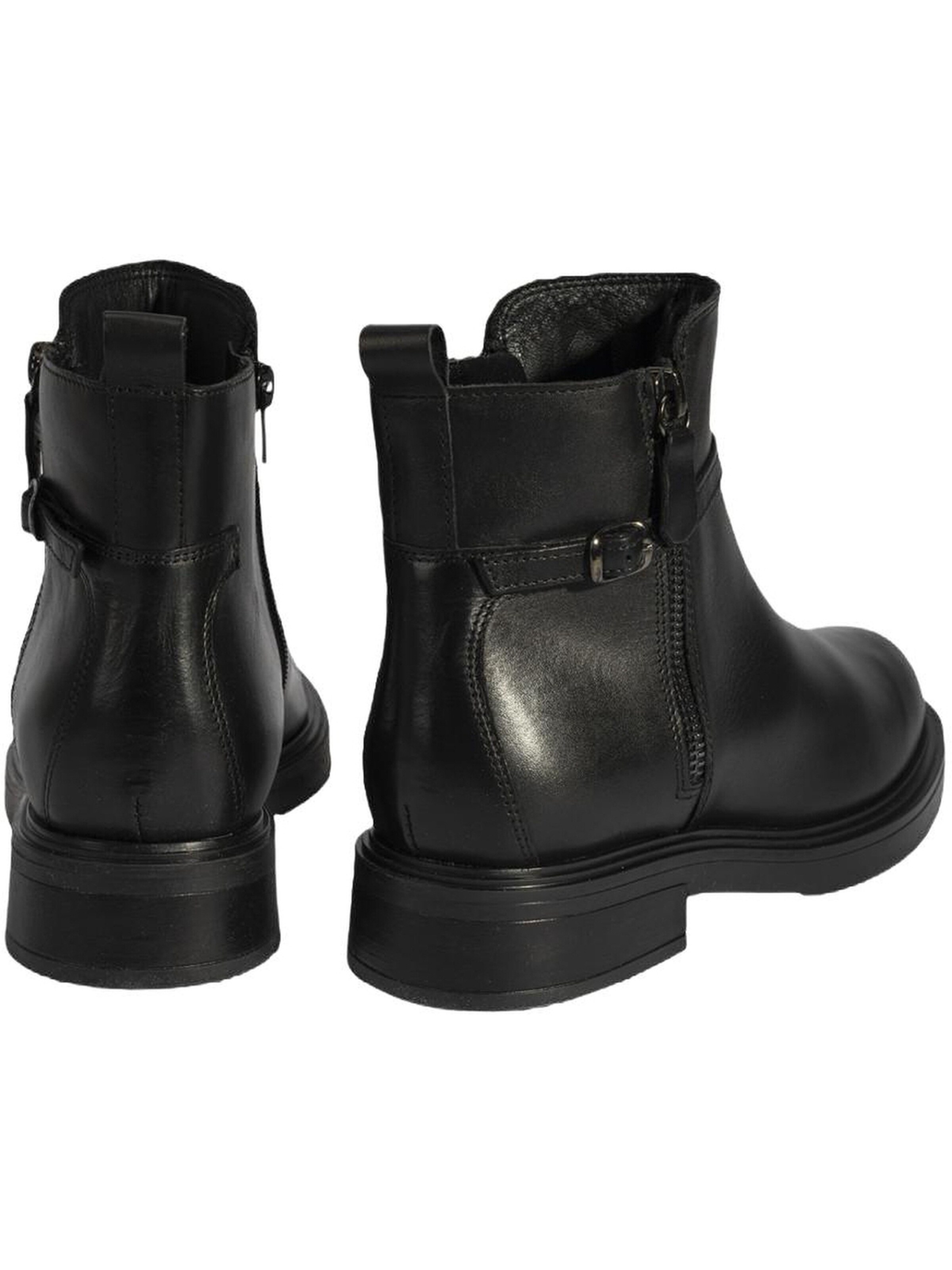 Desa Boots in Black