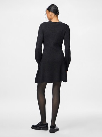 PIECES - Vestido de punto 'PCRYDIA' en negro