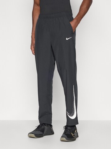 Regular Pantalon de sport NIKE en noir : devant