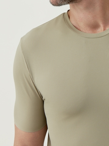 T-Shirt fonctionnel ' Nadym ' Born Living Yoga en beige