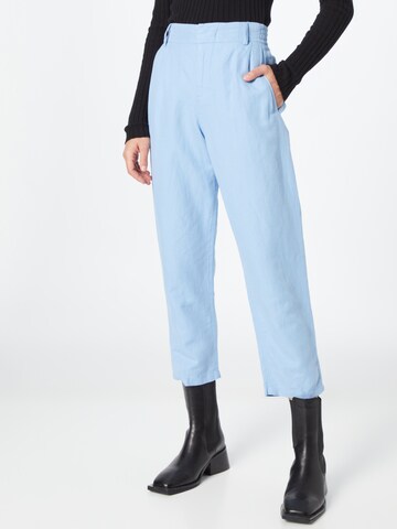 DRYKORN Pleat-Front Pants in Blue: front