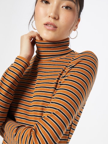 LEVI'S ® Särk 'Oriel Turtleneck', värv pruun