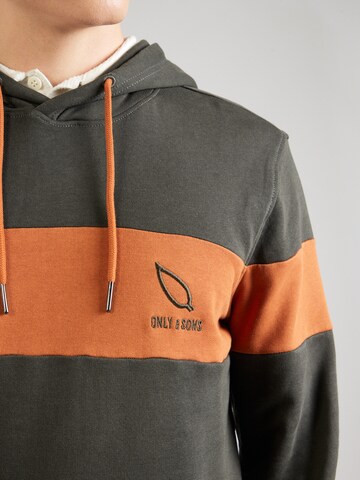 Sweat-shirt 'ONSLUKE' Only & Sons en vert