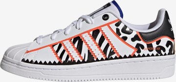 Baskets basses 'Rich Mnisi Superstar Ot Tech' ADIDAS ORIGINALS en blanc : devant