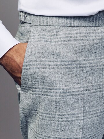 regular Pantaloni con piega frontale di Next in grigio