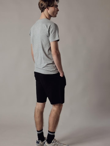 T-Shirt 'T-Shirt Girocollo Elasticizzata' OWN Off With Nature en gris