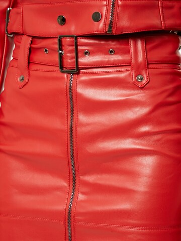 Influencer Rok in Rood