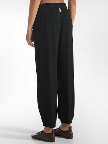 DEHA Regular Sporthose in Schwarz