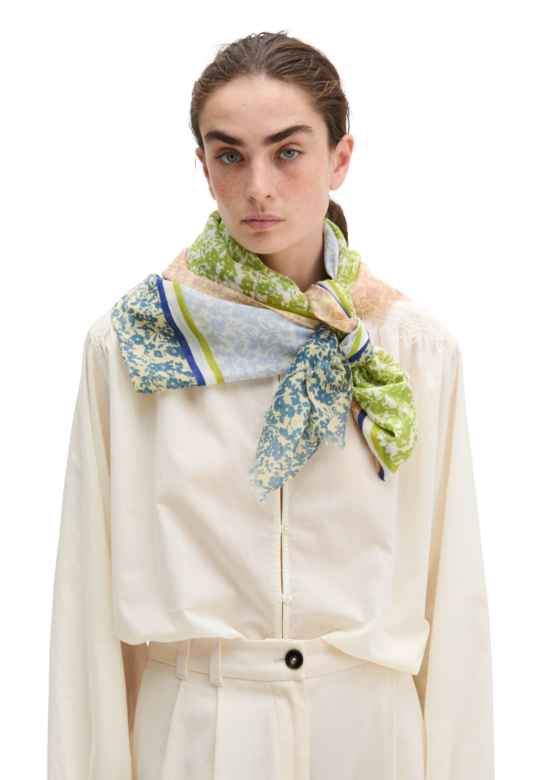 Marc O'Polo Shawl in Green: front