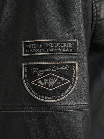 Petrol IndustriesPrijelazna jakna - crna boja