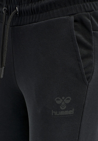 Slimfit Pantaloni sportivi di Hummel in nero