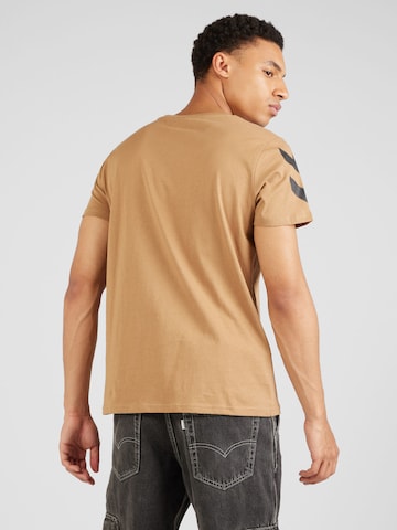 T-Shirt fonctionnel 'Legacy Chevron' Hummel en marron