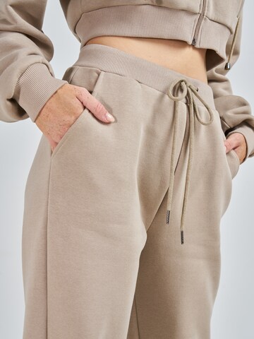 ABOUT YOU x Swalina&Linus - Loosefit Pantalón 'Luisa' en beige