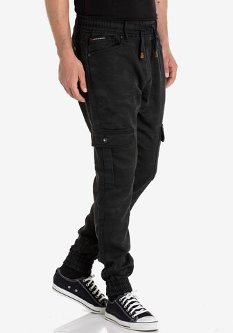 CIPO & BAXX Tapered Jeans in Schwarz