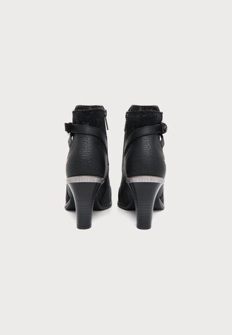 MUSTANG - Botas pelo tornozelo em preto