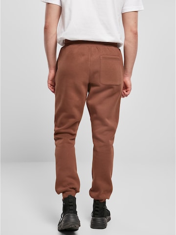 Tapered Pantaloni di Urban Classics in marrone