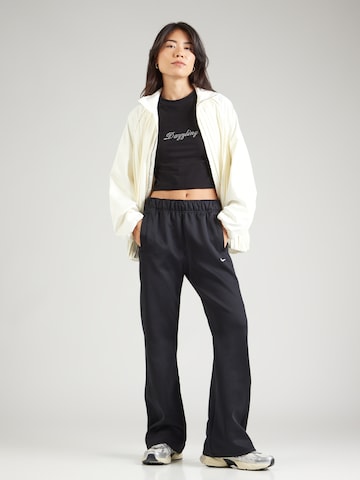 Nike Sportswear Regular Housut värissä musta