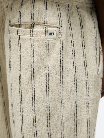 regular Pantaloni di Pull&Bear in bianco