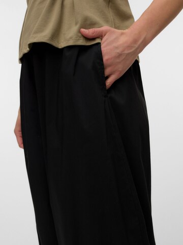 VERO MODA Regular Trousers 'LOTUS' in Black
