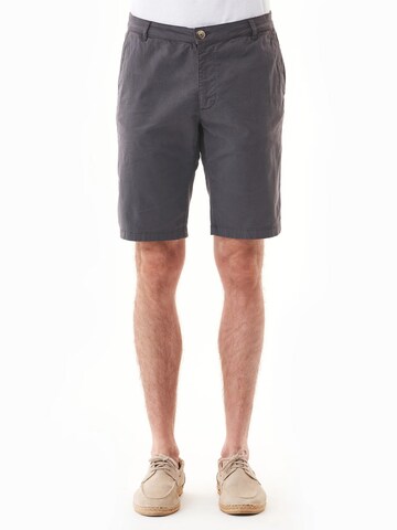 Organication Slimfit Shorts in Grau: Vorderseite