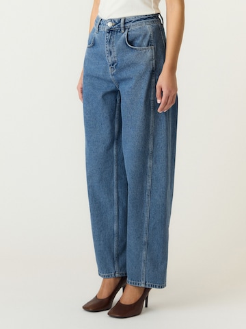 YAS Barrel Jeans 'YASCamea' in Blau