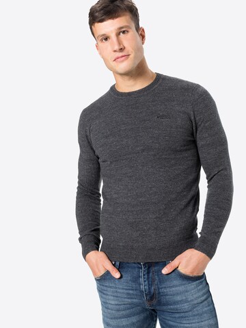 Superdry Regular Fit Pullover in Grau: predná strana