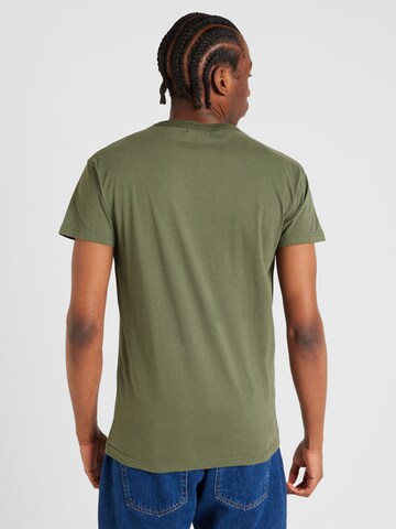Tricou 'Bärlin Leaving' de la Derbe pe verde