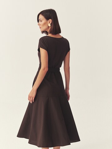 TATUUM - Vestido 'Akor' em castanho