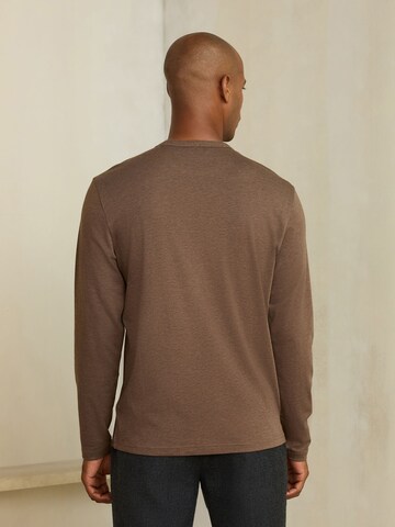 Next Bluser & t-shirts 'Supima®' i brun