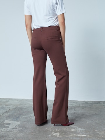 SISTERS POINT Regular Pants 'NEW GEORGE-7' in Brown