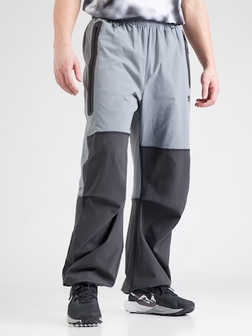 Nike Sportswear Tapered Παντελόνι 'Tech' σε γκρι: μπροστά