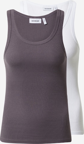 Top 'Close Fitted' di WEEKDAY in grigio: frontale