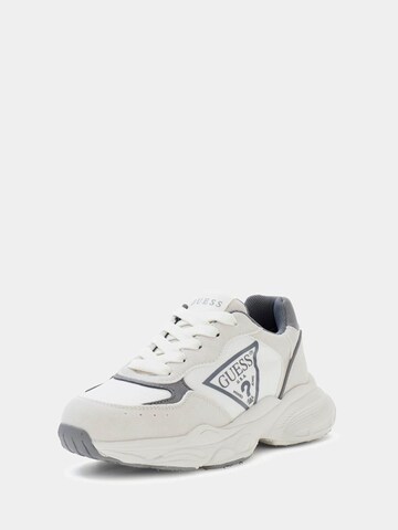 GUESS Sneaker in Weiß