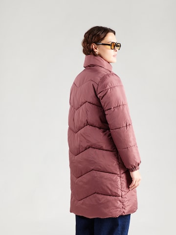 Vero Moda Curve - Abrigo de invierno 'VMCligario' en marrón