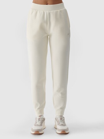 Tapered Pantaloni sport de la 4F pe alb: față