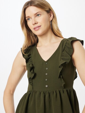 Tricou 'Clara' de la ABOUT YOU pe verde