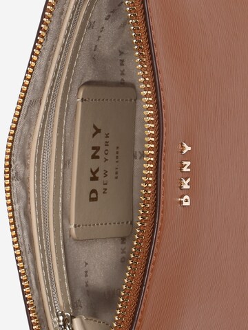 DKNY حقيبة تقليدية 'Bryant' بلون بني
