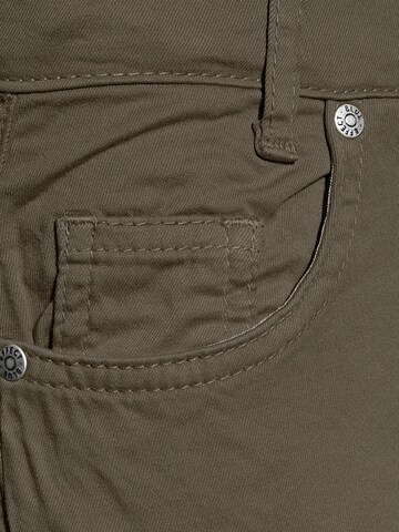 BLUE EFFECT - Loosefit Pantalón en verde