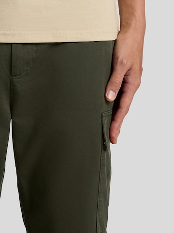 Regular Pantalon Lyle & Scott en vert