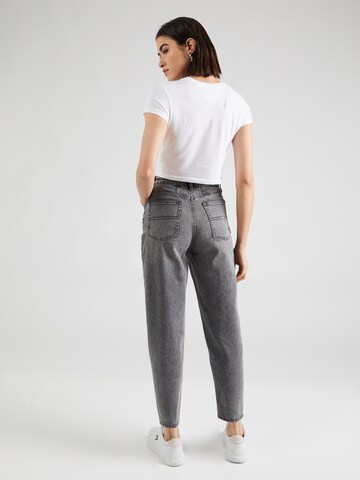 Tommy Jeans Tapered Jeans 'MOM JeansS' in Grey