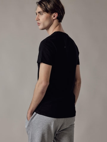 Maglietta 'T-Shirt Girocollo Elasticizzata' di OWN Off With Nature in nero