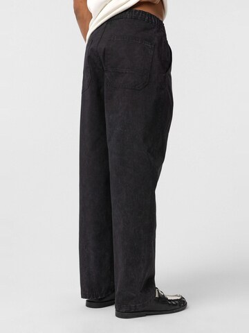 Regular Pantaloni de la Dandalo pe negru