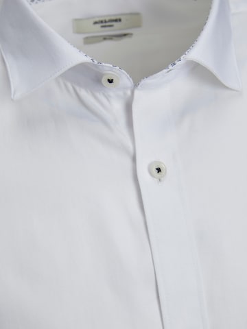 Coupe slim Chemise 'CARDIFF' JACK & JONES en blanc